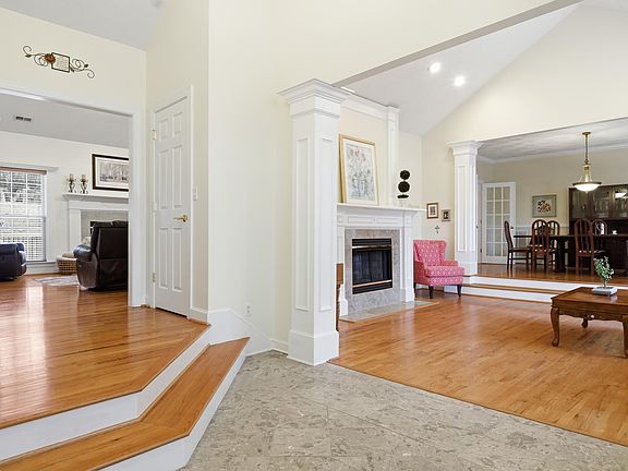 5th image of 308 Meadow Rdg