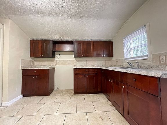 3rd image of 6204 N 41st St