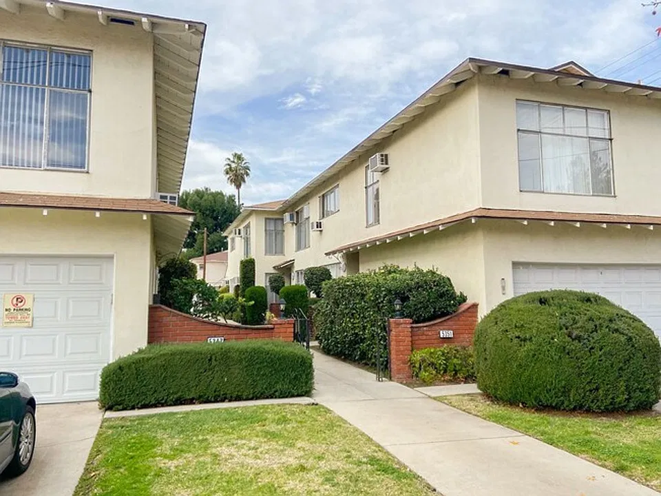 5347-5351 Vantage Ave