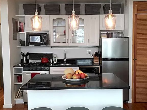 3rd image of 509 E 6th St APT 3R