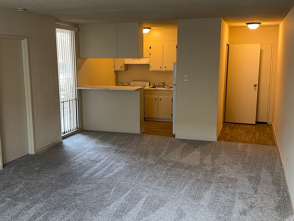 1st image of 1040 El Camino Real #101