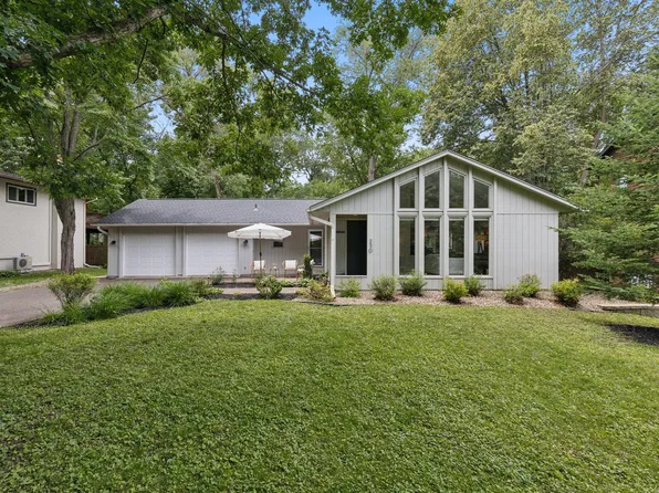 230 Kenwood St, Saint Paul, MN 55115