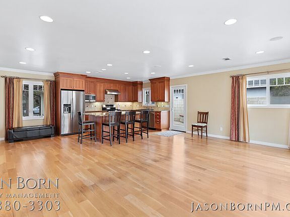 4th image of 370 Frances St #1