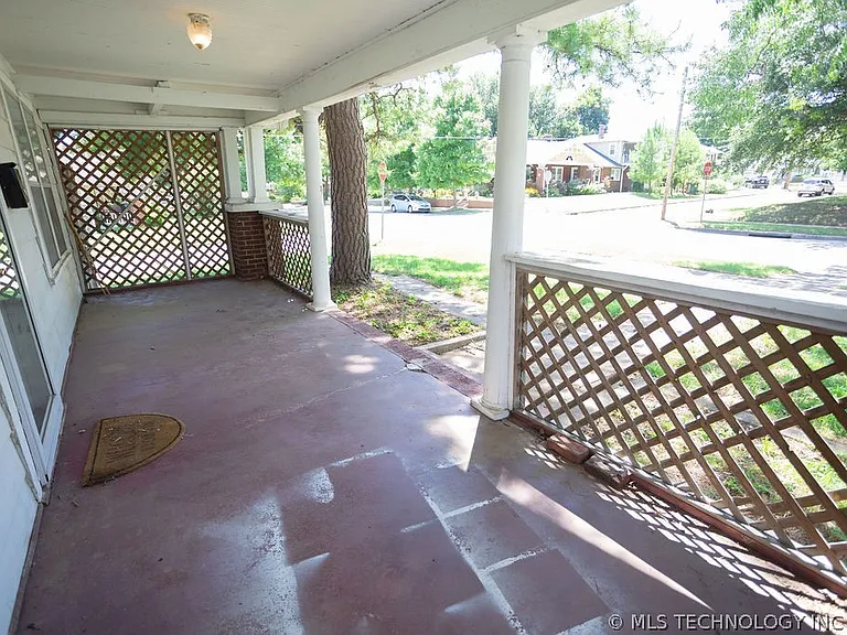 1147 S Florence Ave — Photo 5