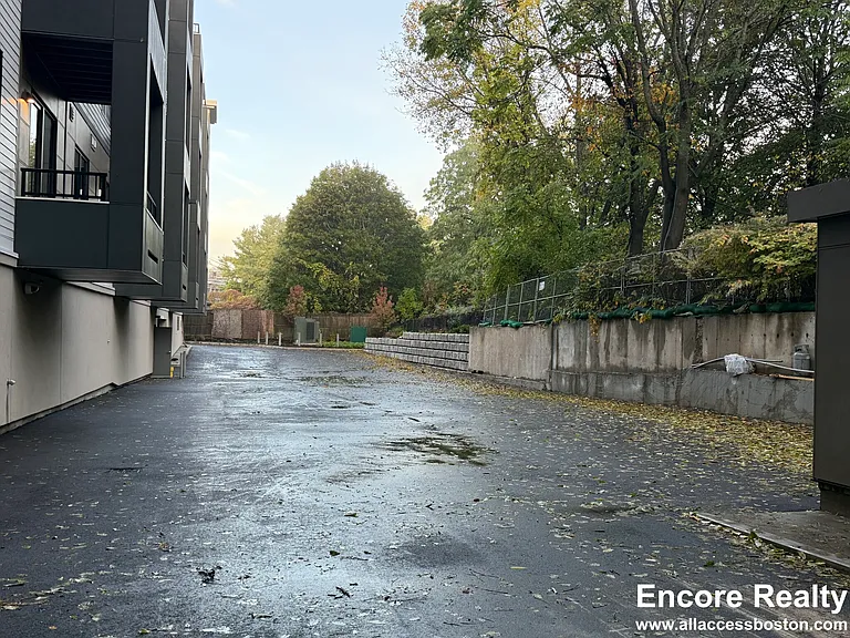 160 Gardner St #203 — Photo 17