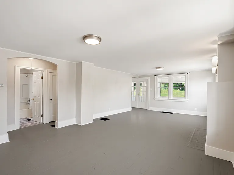 1112 Park Ave — Photo 5