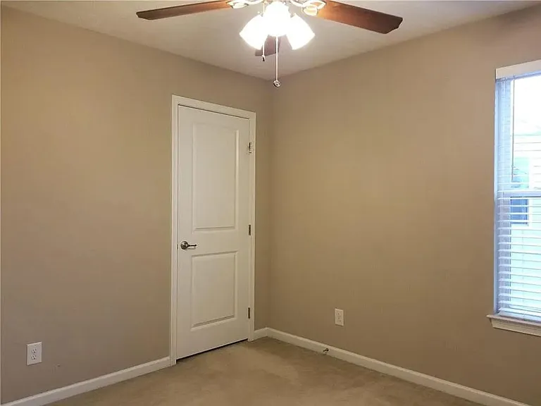 5055 Lake Forest Dr — Photo 22