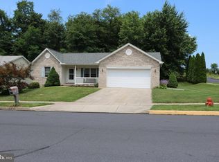 3 Charlestown Ct, Littlestown, PA 17340