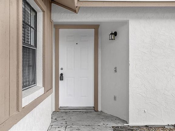 4th image of 445 Lakeside Pl