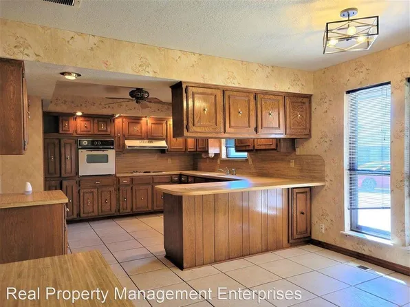 2000 Brookhaven Dr, Edmond, OK 73034