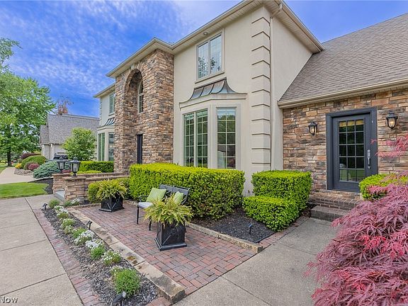 4th image of 74 Oak Tree Dr