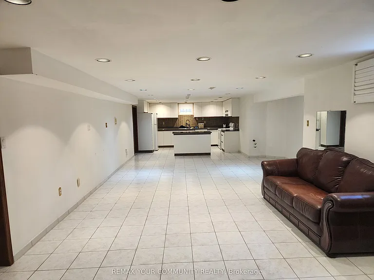 52 Flushing Ave #BASEMENT — Photo 2