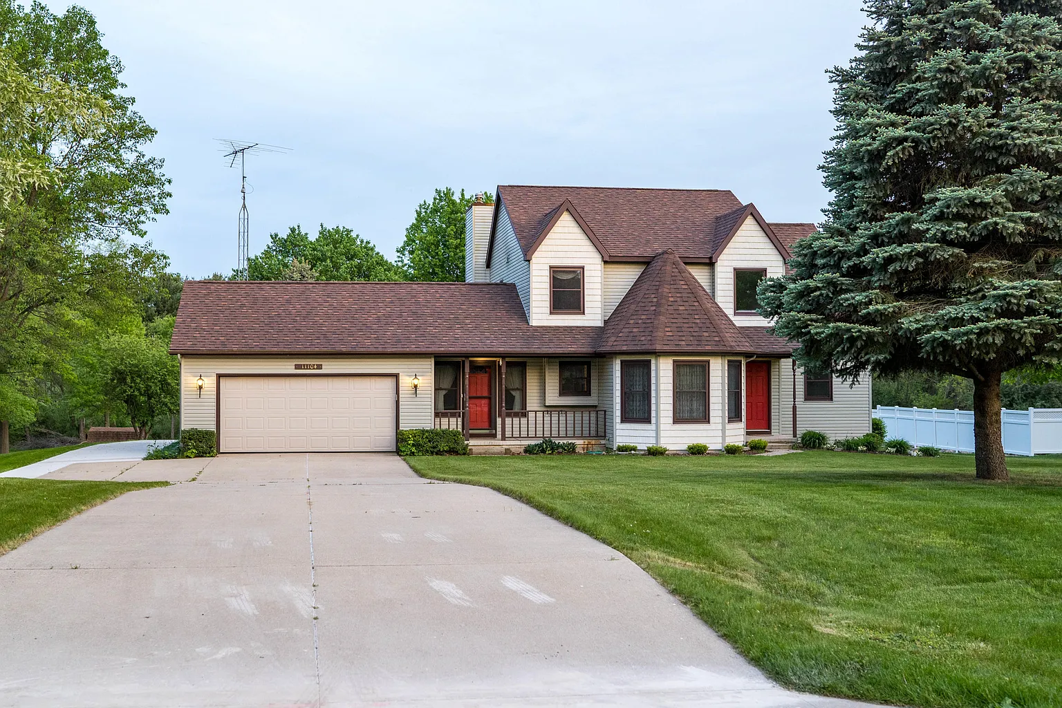 11104 Southbrook Dr photo 1