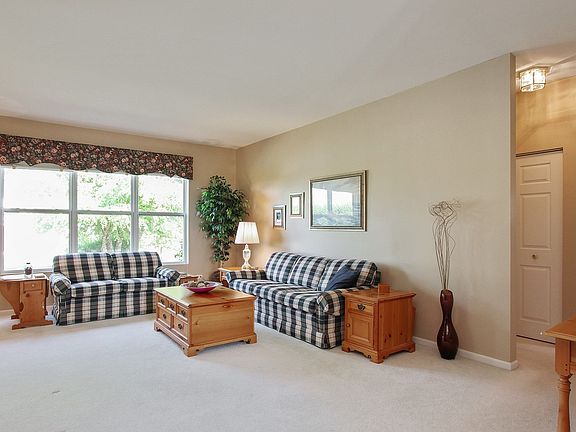 2nd image of 4729 Loyola Dr