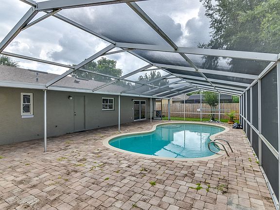 4th image of 244 Cambridge Dr