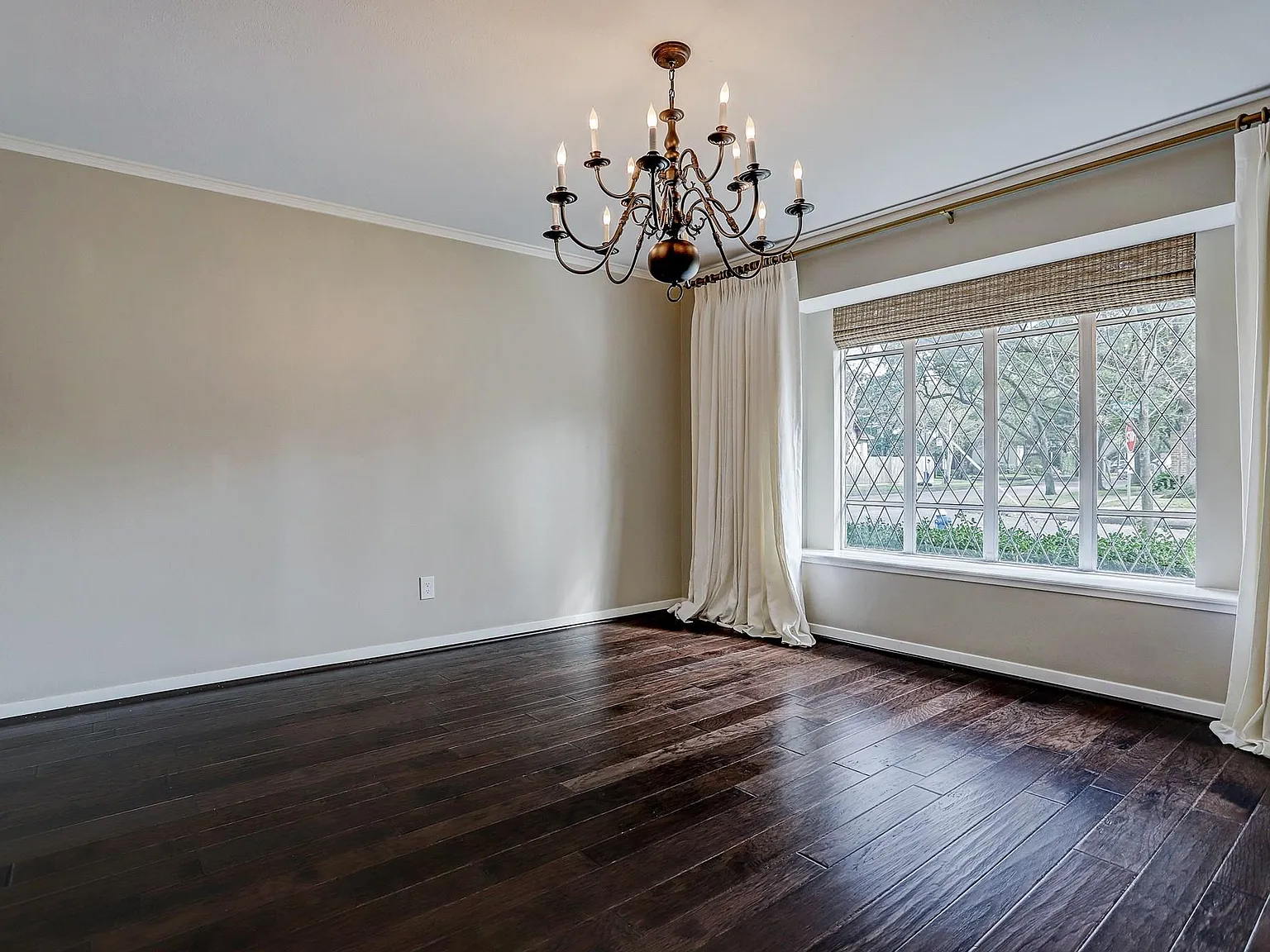3 bed, 2.0 bath, 2169 sqft, $4,900 — Photo 3