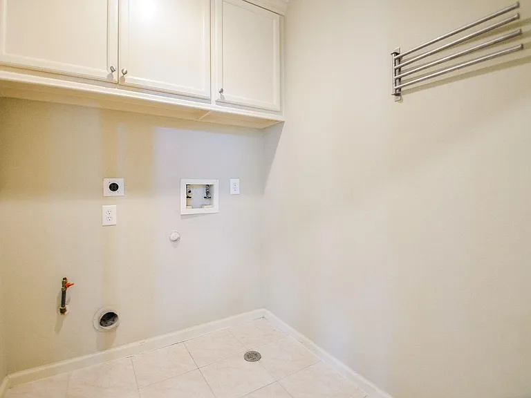 222 Knox St #F — Photo 35