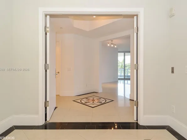 21200 Point Pl, Aventura, FL