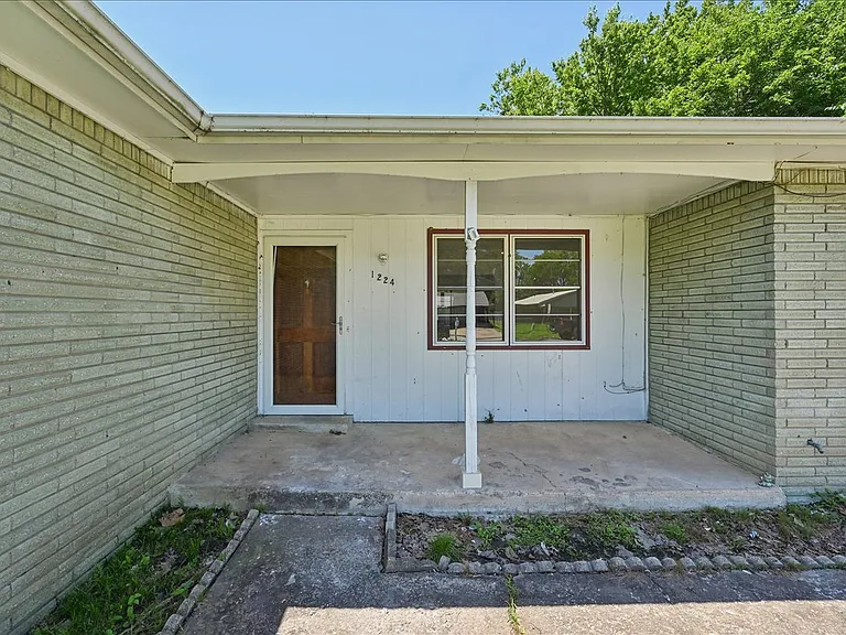 1224 S Broadway St — Photo 2