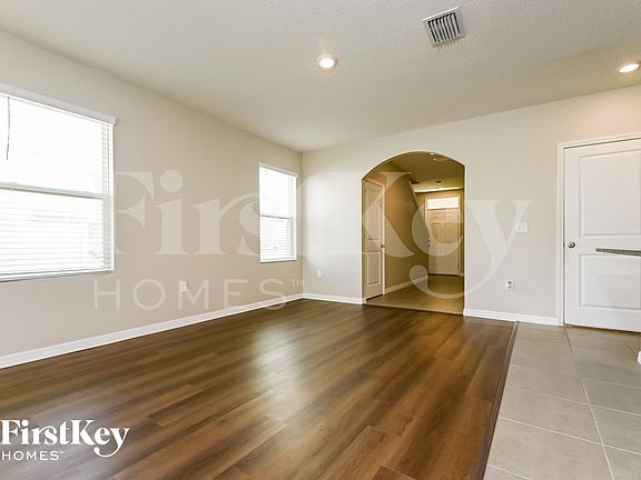 4th image of 11010 Leland Groves Dr
