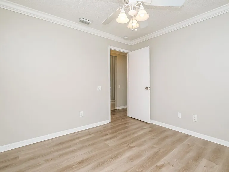 10408 Hallmark Blvd — Photo 14