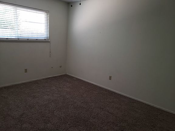 3rd image of 628 Acacia Way