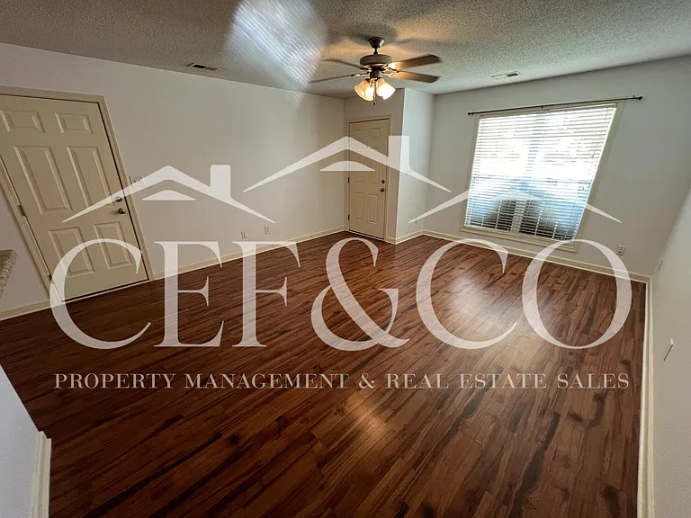 527 Victoria Manor Dr — Photo 4