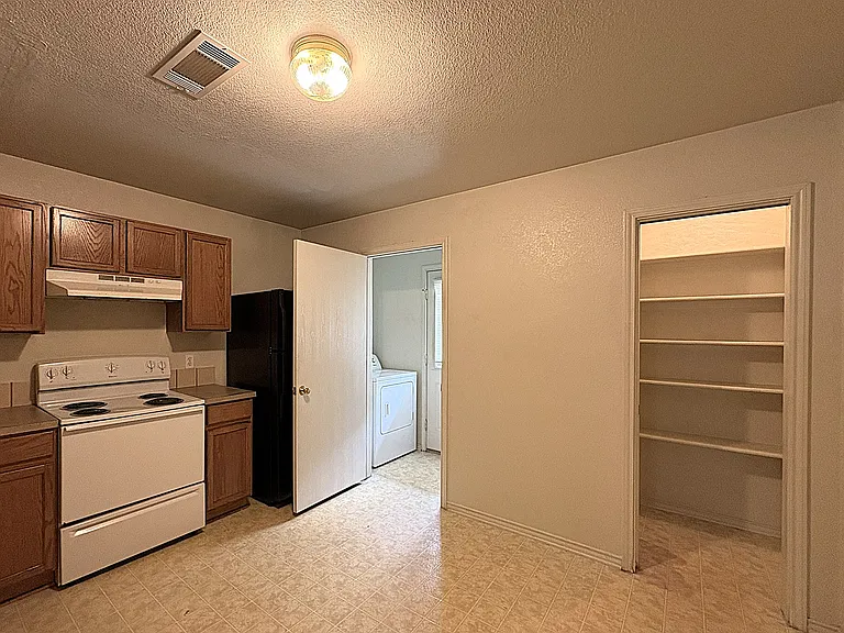 152 Ryan Cir #B — Photo 5