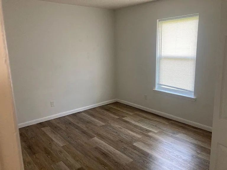 1105 Lehman Dr — Photo 6