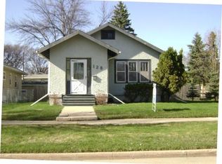 128 Seward Ave, Grand Forks, ND 58203