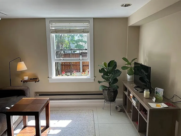 2252 Jones St — Photo 8