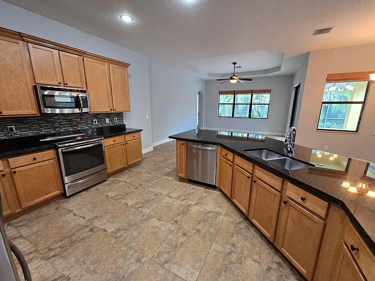 2095 NW Diamond Creek Way — Photo 6