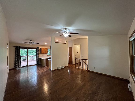 4th image of 622 N Woods Edge Dr