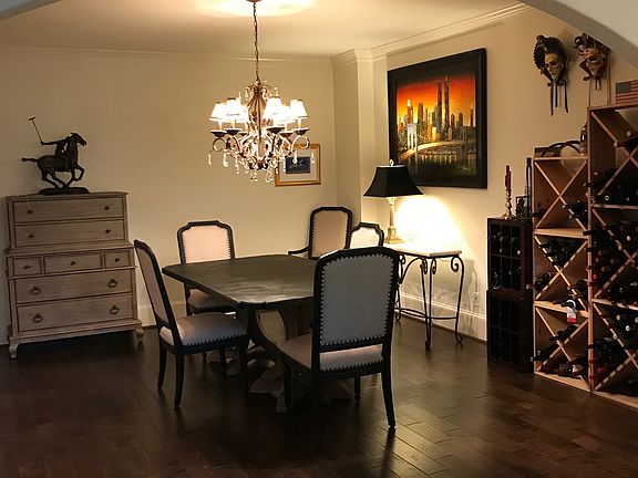Spacious dining room 