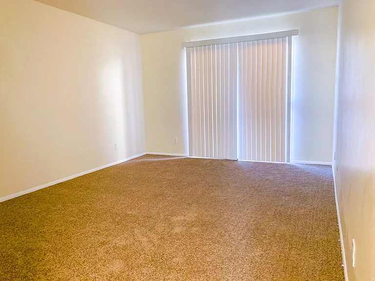 536 Madeira Dr SE — Photo 8