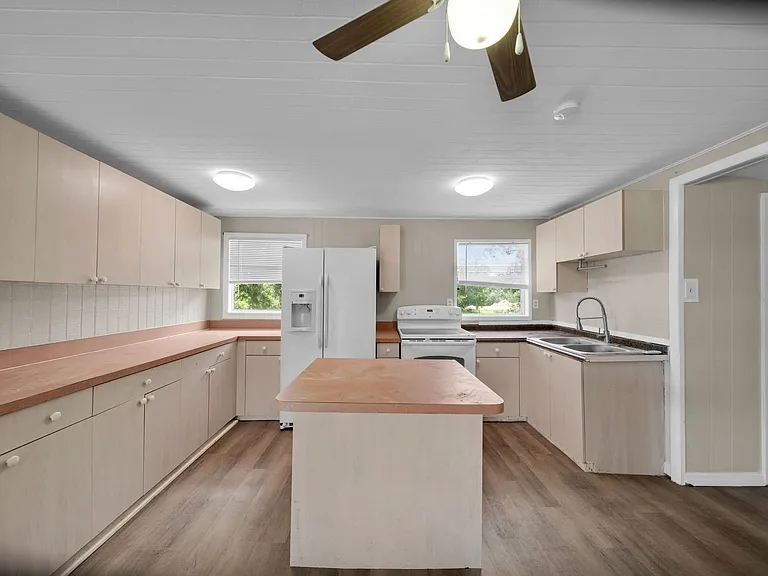 2950 Packinghouse Rd — Photo 3