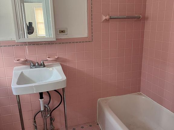 5th image of 123 S Main St Suite 3
