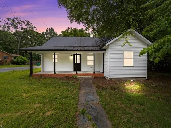 301 Rockspring Rd, High Point, NC 27262