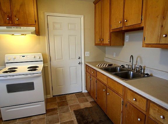 another view, appliances included