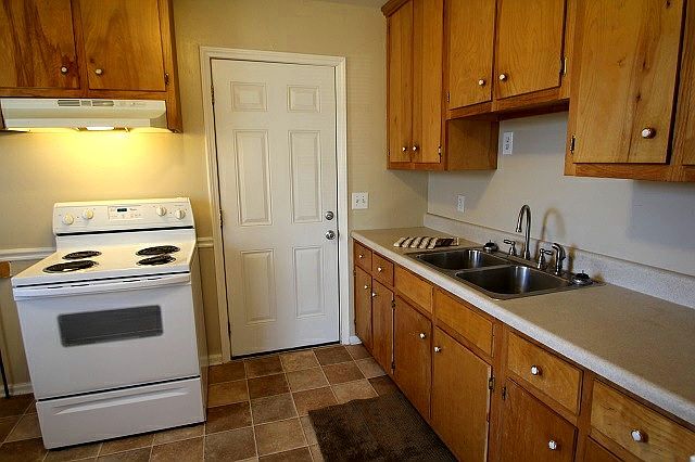 another view, appliances included