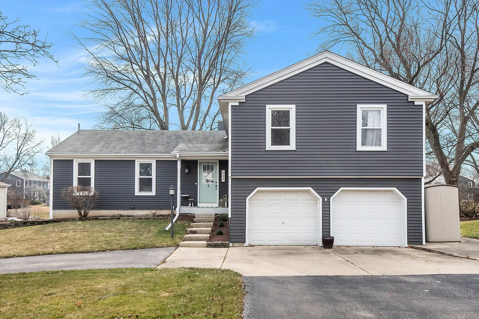 944 Orchard Ct photo 1