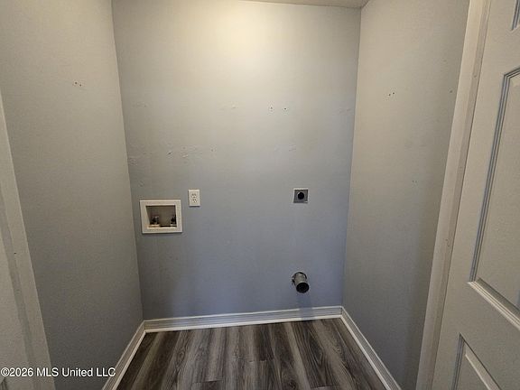 5th image of 15011 Camp Ln