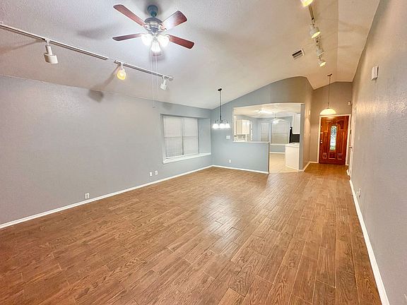 3rd image of 2211 Woodland Oaks Dr