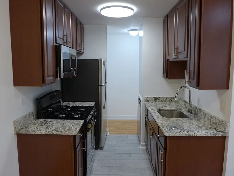 Winthrop Suites Apartments — Photo 34