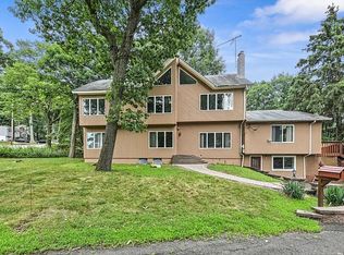 17 Hickory Dr, Oakland, NJ 07436