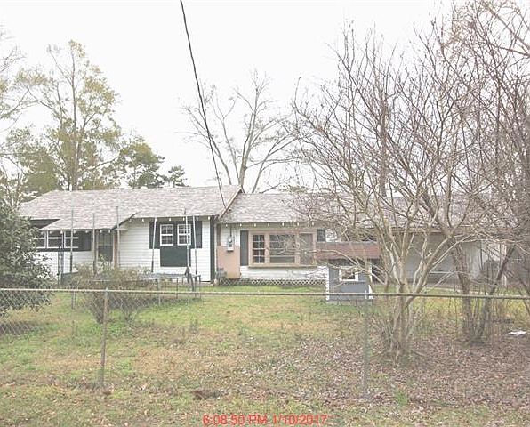 1st image of 820 Elm Dr