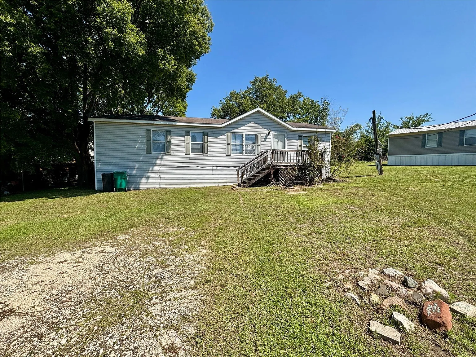 3 bed, 2.0 bath, 1344 sqft, $1,350 — Photo 2