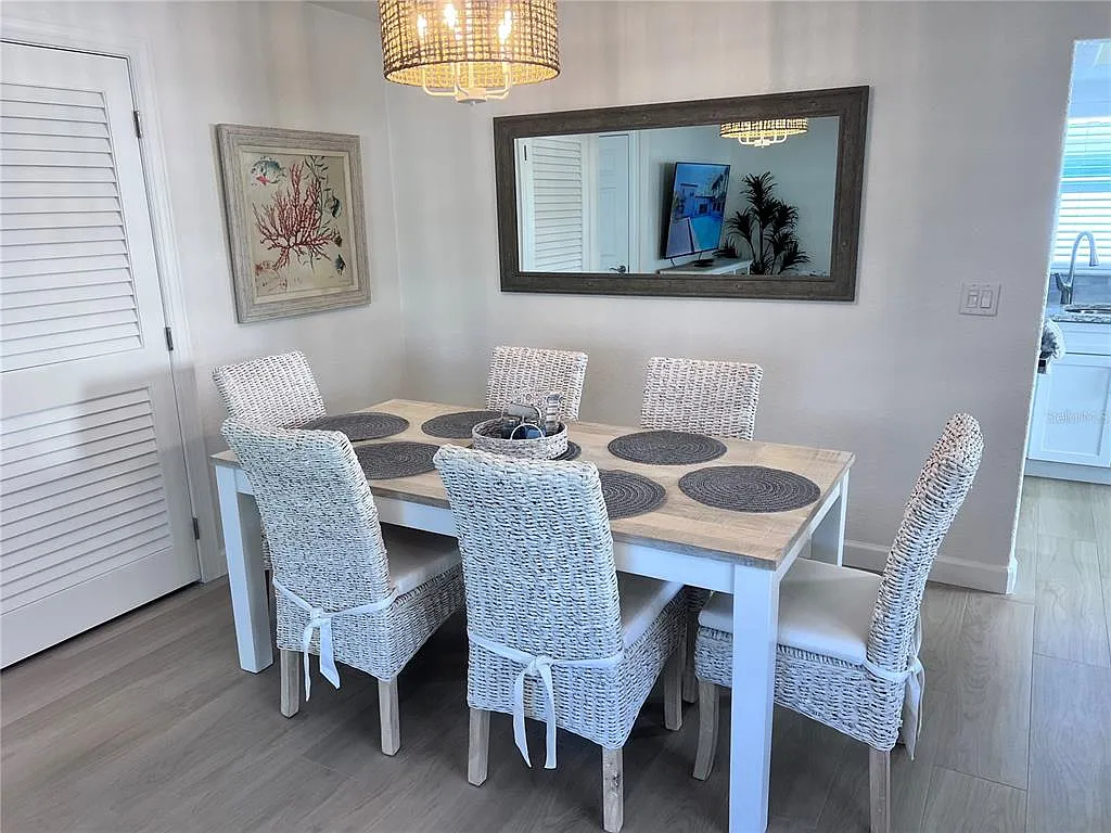 2 bed, 2.0 bath, 1064 sqft, $8,340 — Photo 4