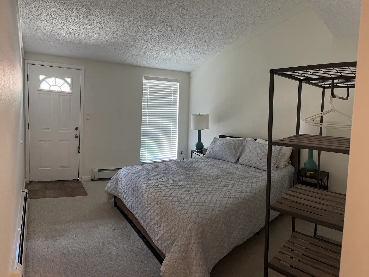 3 bed, 1368 sqft, $1,950 — Photo 2