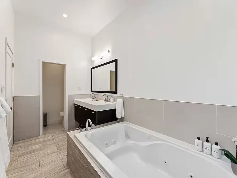 3795 Fredonia Dr — Photo 31